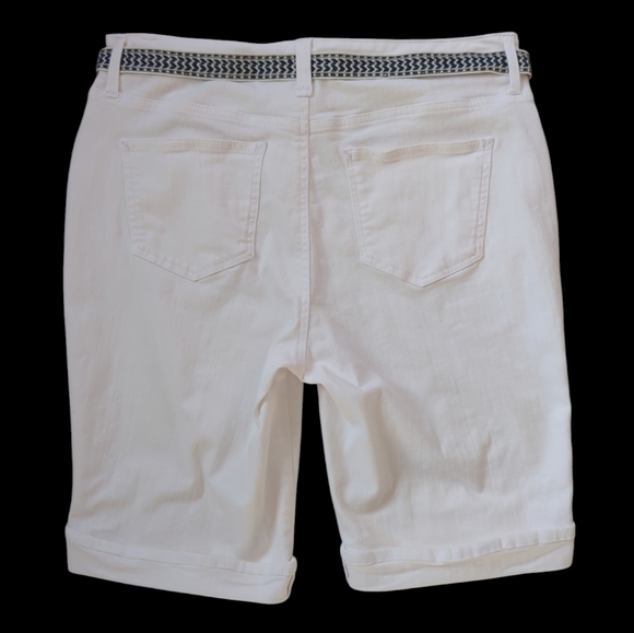 Gloria Vanderbilt Slimming Mia Belted Cuff Bermuda Shorts 8 White Pockets - Picture 7 of 16